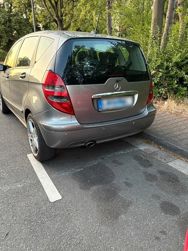 Silber Gebraucht 2008 Mercedes A200 Limousine | 950 € (Superpreis) - Bild 1/4