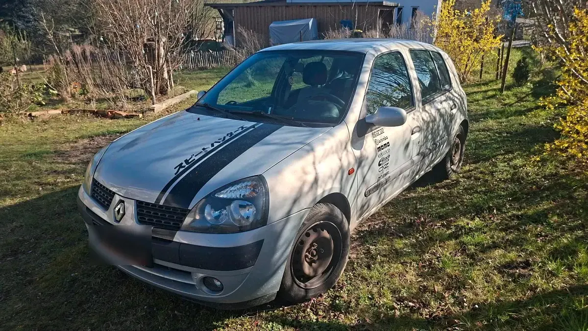 Gebraucht Renault Clio II 98 PS (72 kW) 2001 Silber Kleinwagen
