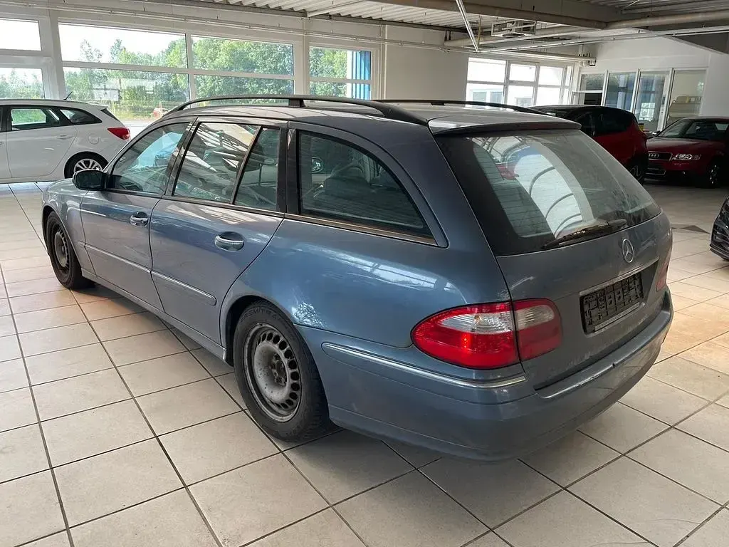 Gebraucht Mercedes E200 Avantgarde 163 PS (119 kW) 2003 Blau Limousine