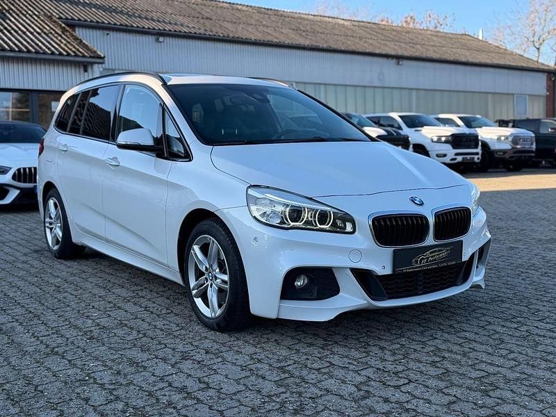 Weiß Gebraucht 2015 BMW 220 Gran Tourer M Sport Van / Kleinbus | 13.499 € (Fairer Preis) - Bild 1/4