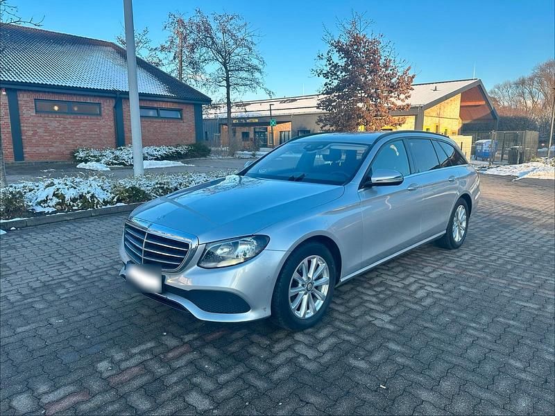 Gebraucht Mercedes E220 194 PS (142 kW) 2018 Silber Kombi