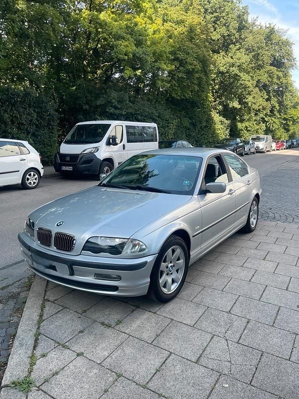 Silber Gebraucht 1998 BMW 320 Limousine | 2.500 € (Fairer Preis) - Bild 1/4