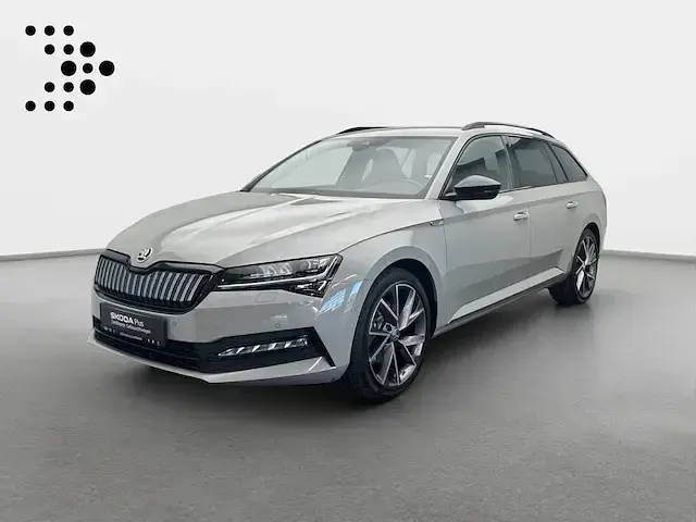 Gebraucht Skoda Superb 218 PS (160 kW) 2023 Stahlgrau Kombi
