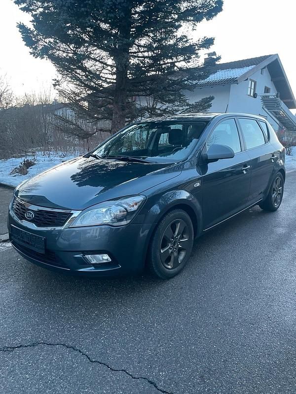 Gebraucht Kia Ceed 90 PS (66 kW) 2010 Grau Kleinwagen