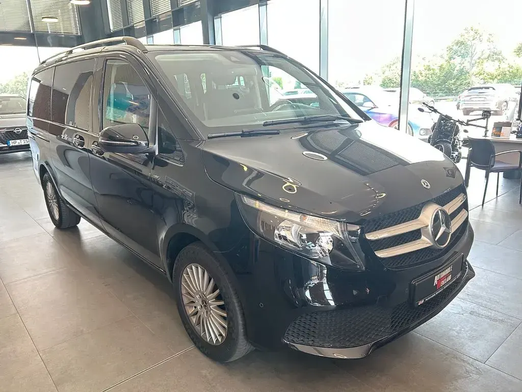Gebraucht Mercedes V220 Avantgarde 163 PS (119 kW) 2023 Schwarz Van / Kleinbus