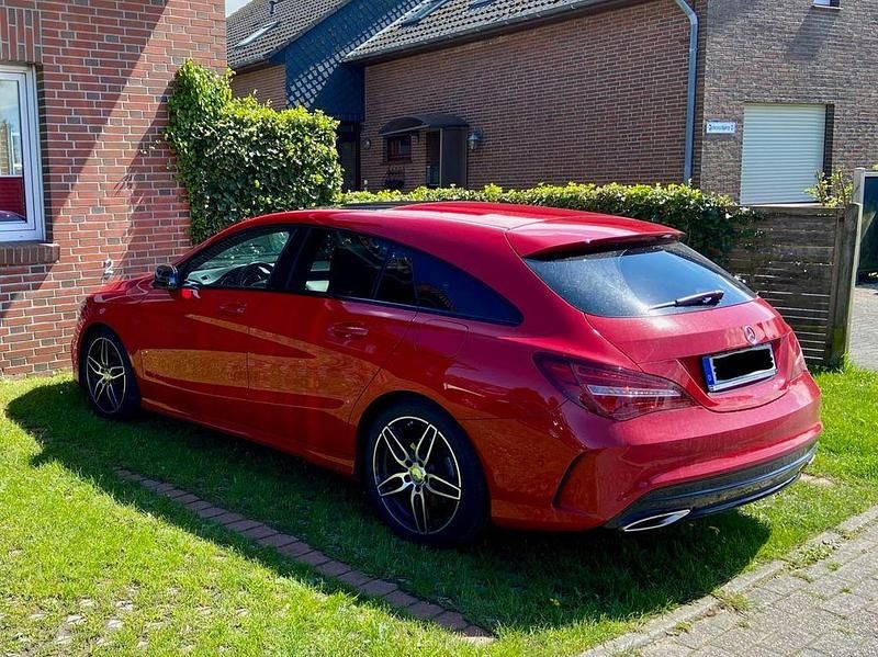 Gebraucht Mercedes CLA180 Shooting Brake AMG line 122 PS (89 kW) 2016 Rot Kombi