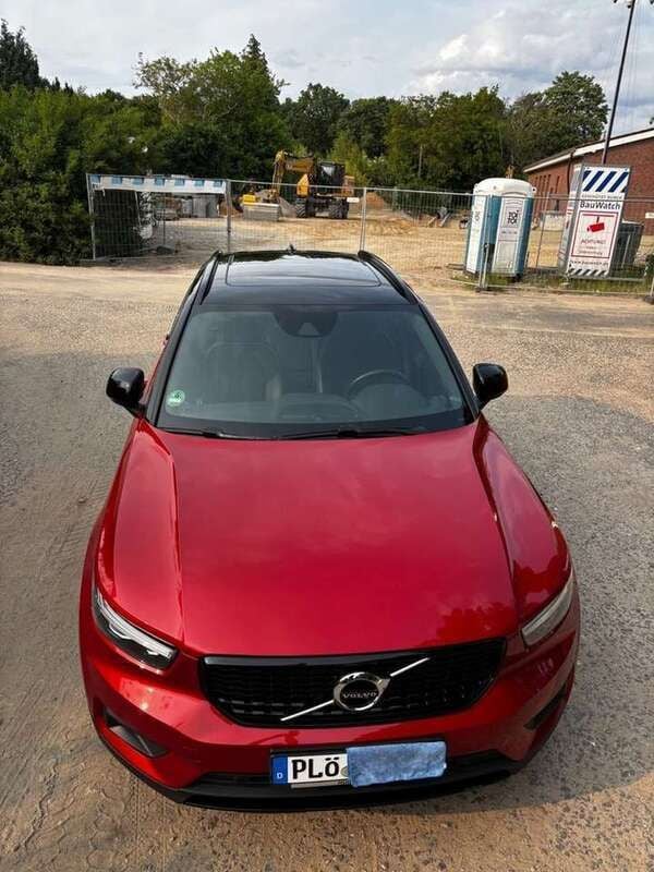 Rot Gebraucht 2019 Volvo XC40 R-Design SUV | 24.000 € (Superpreis) - Bild 1/4