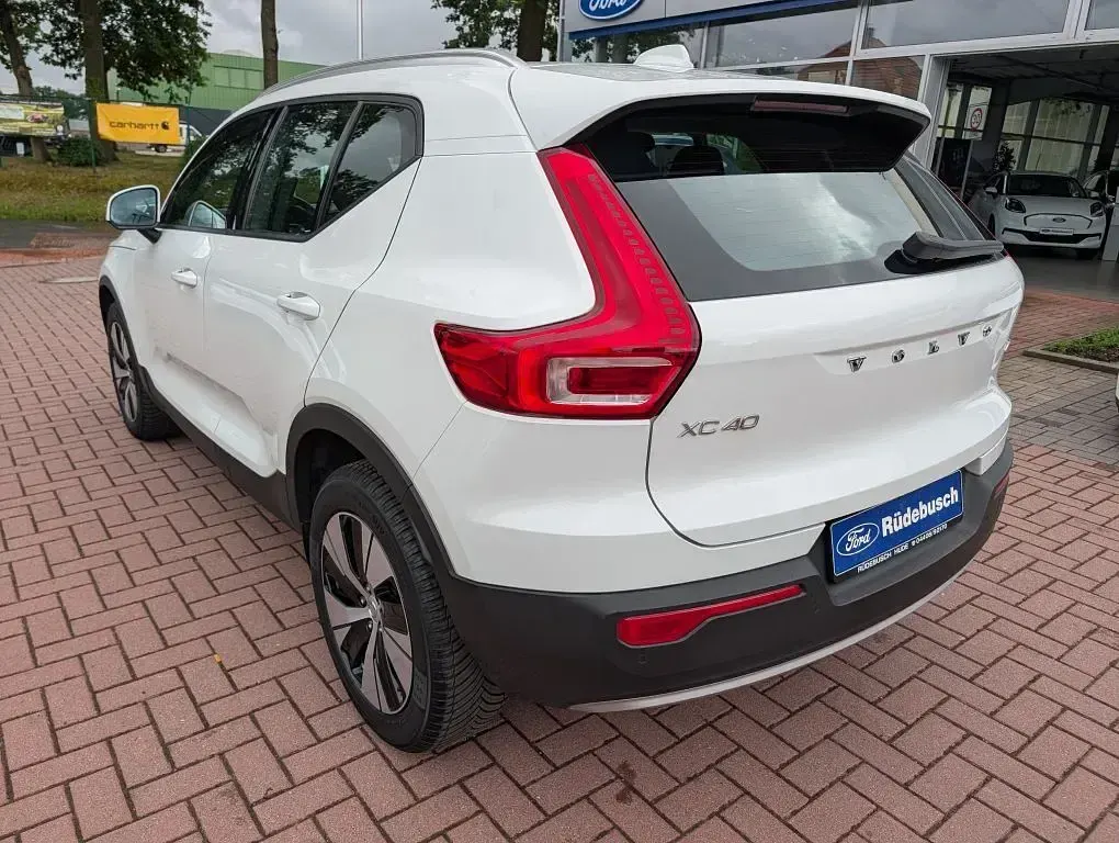Gebraucht Volvo XC40 Momentum 163 PS (119 kW) 2020 Weiß SUV