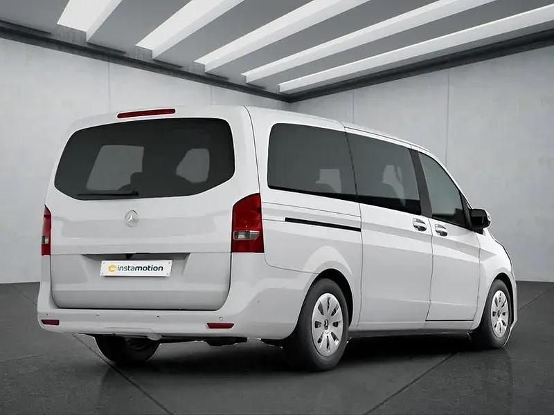 Gebraucht Mercedes V220 163 PS (119 kW) 2022 Weiß Van / Kleinbus