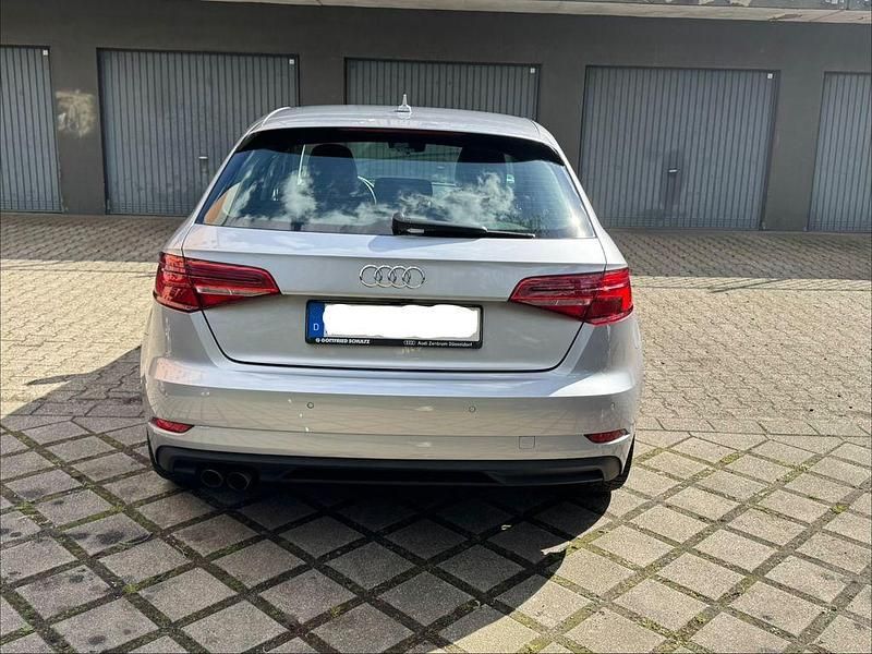 Używany Audi A3 Design 150 KM (110 kW) 2016 Srebrny Sedan/Limuzyna