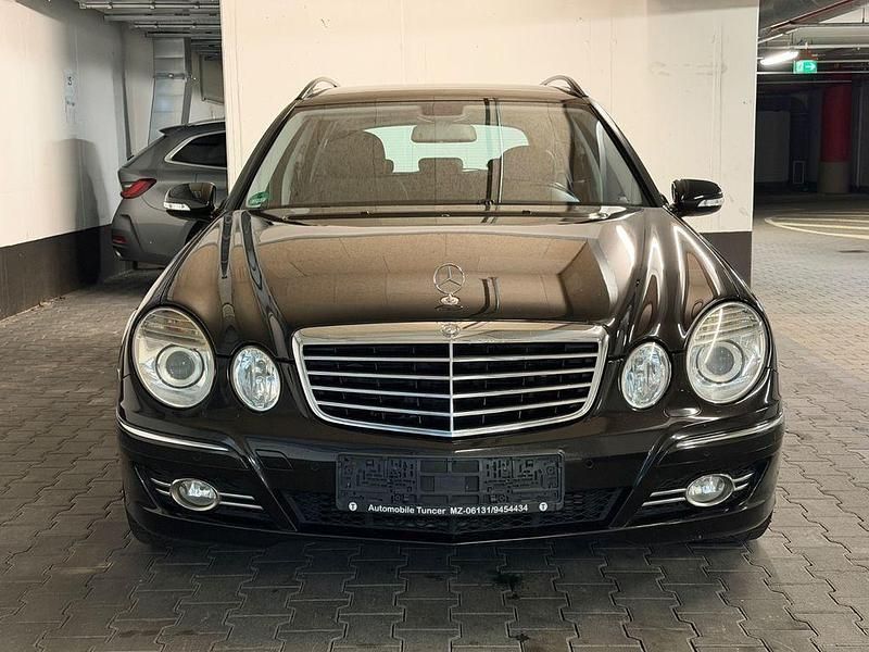 Gebraucht Mercedes E280 Avantgarde 190 PS (139 kW) 2009 Schwarz Limousine