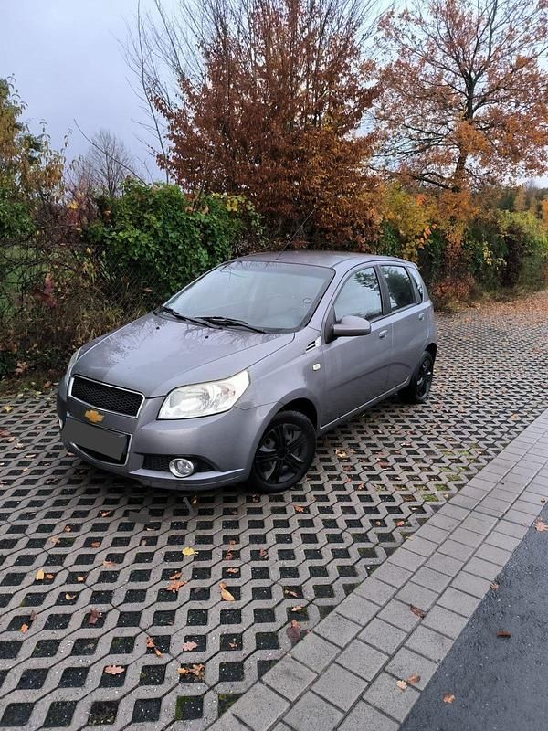 Grau Gebraucht 2008 Chevrolet Aveo Kleinwagen | 1.990 € (Etwas zu teuer) - Bild 1/4