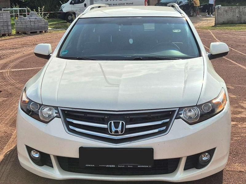 Weiß Gebraucht 2009 Honda Accord Executive Kombi | 7.900 € (Fairer Preis) - Bild 1/4