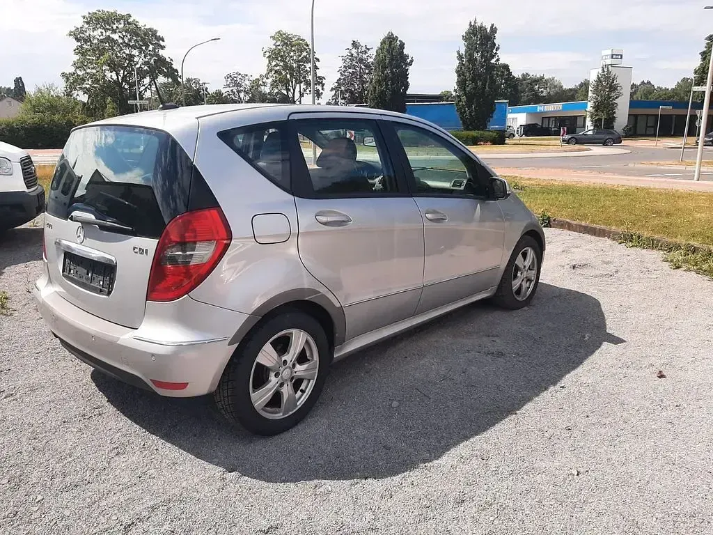 Gebraucht Mercedes A200 140 PS (102 kW) 2011 Silber Kleinwagen