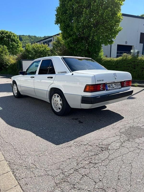 Weiß Gebraucht 1992 Mercedes 190 Limousine | 7.500 € - Bild 1/4