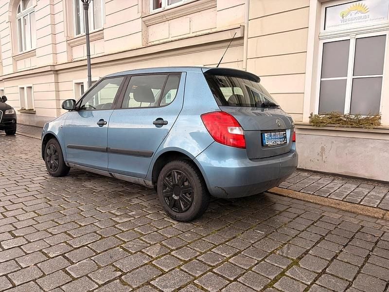 Gebraucht Skoda Fabia 60 PS (44 kW) 2009 Blau Kleinwagen