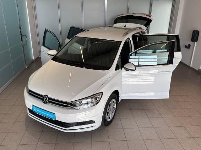 Gebraucht VW Touran Highline 150 PS (110 kW) 2021 Weiß Van / Kleinbus