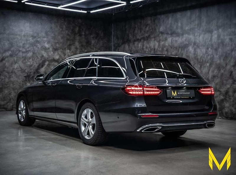 Gebraucht Mercedes E200 Avantgarde 160 PS (117 kW) 2023 Grau Kombi