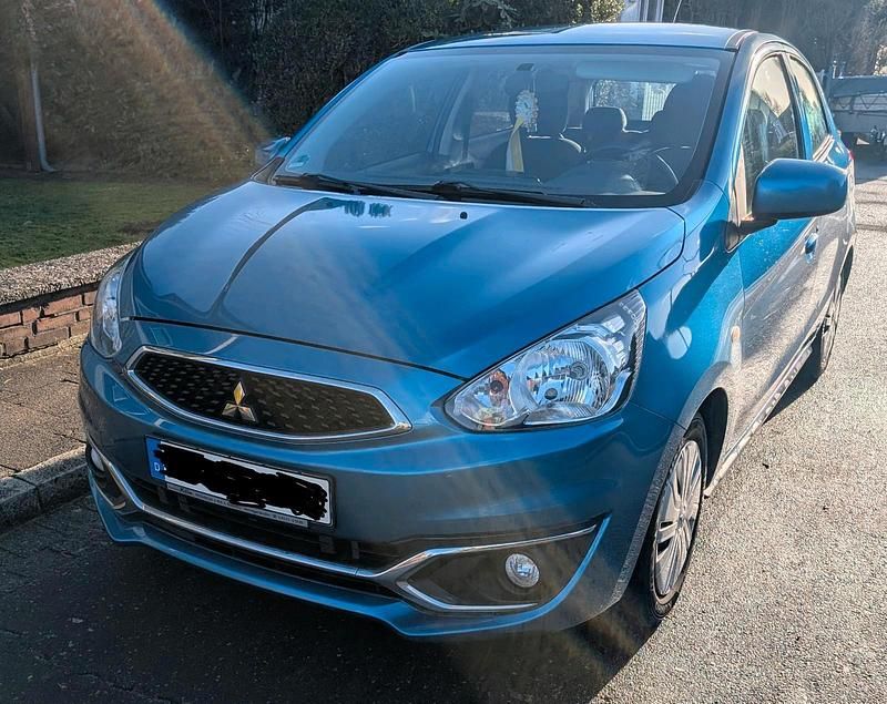 Blau Gebraucht 2017 Mitsubishi Space Star Diamant Edition Kleinwagen | 4.350 € (Fairer Preis) - Bild 1/4