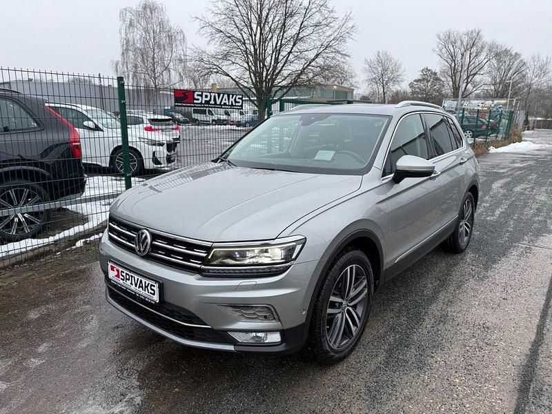 Silber Gebraucht 2016 VW Tiguan Highline SUV | 17.499 € (Etwas zu teuer) - Bild 1/4
