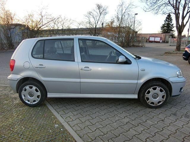 Silber Gebraucht 2001 VW Polo Limousine | 1.950 € (Etwas zu teuer) - Bild 1/4