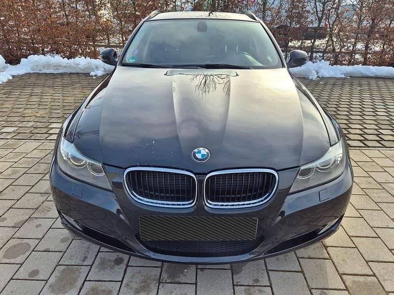 Gebraucht BMW 318 Sport Line 143 PS (105 kW) 2010 Schwarz Kombi