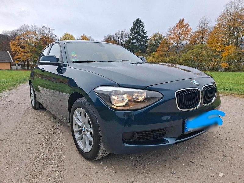 Blau Gebraucht 2015 BMW 116 Kleinwagen | 9.600 € (Fairer Preis) - Bild 1/4