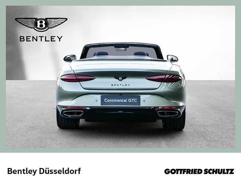 Neu Bentley Continental 680 PS (500 kW) 2026 Grün Cabrio