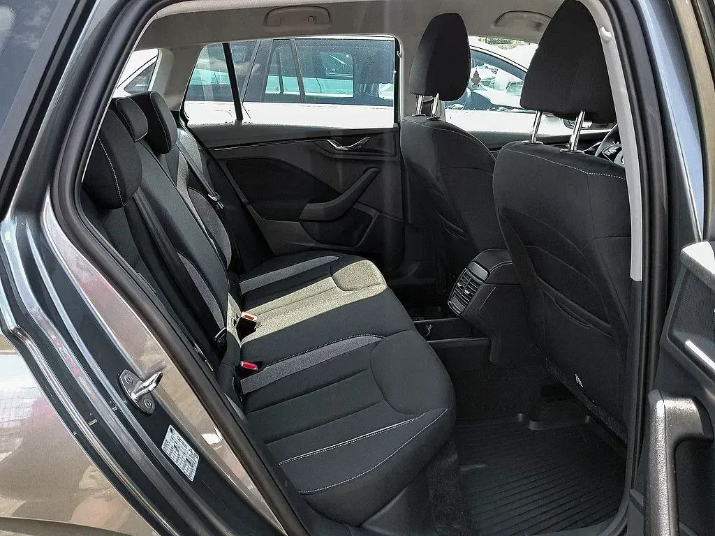 Gebraucht Skoda Scala Drive 95 PS (69 kW) 2024 Grau Kleinwagen