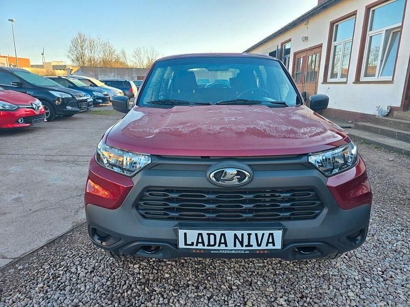 Gebraucht Lada niva 80 PS (58 kW) 2021 Rot SUV