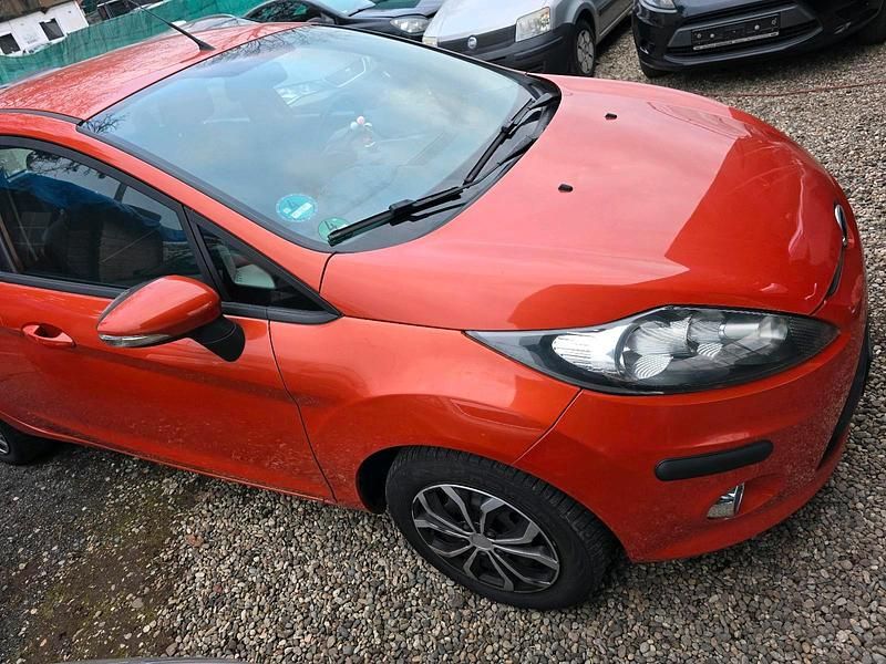 Gebraucht Ford Fiesta 59 PS (43 kW) 2011 Orange Kleinwagen