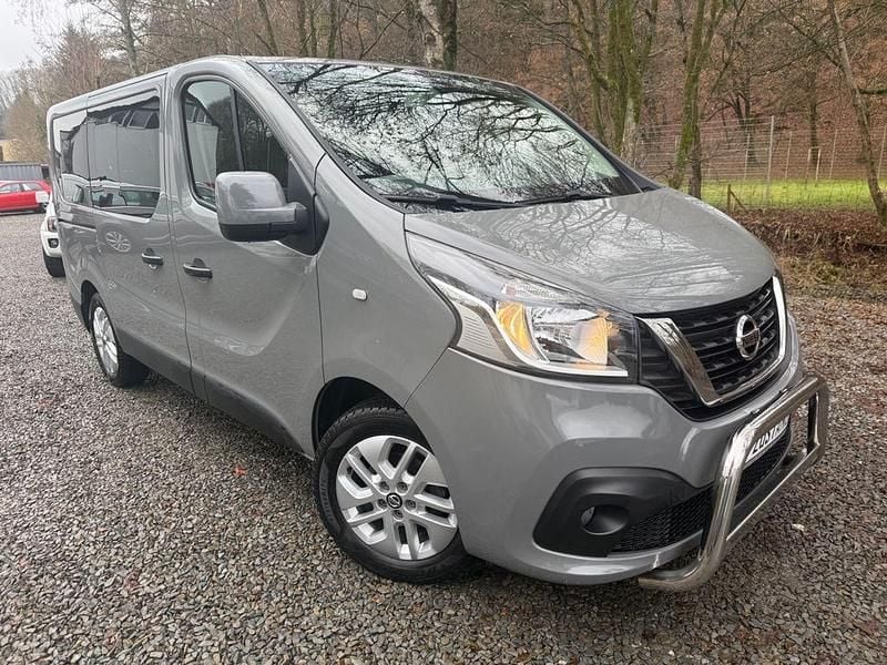 Grau Gebraucht 2017 Nissan NV300 Premium Edition Van | 19.999 € (Superpreis) - Bild 1/4