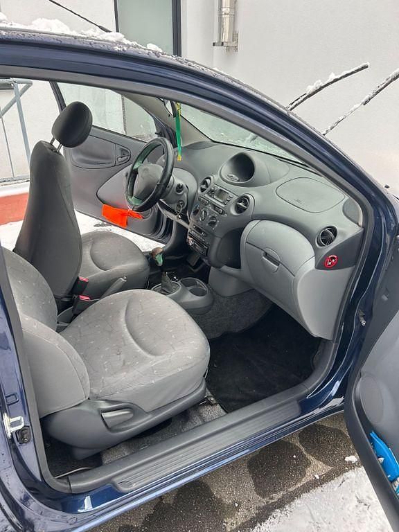 Gebraucht Toyota Yaris 68 PS (50 kW) 1999 Blau Limousine