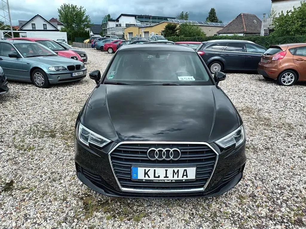 Używany Audi A3 Comfort 150 KM (110 kW) 2018 Czarny Sedan/Limuzyna