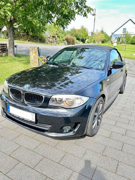 Schwarz Gebraucht 2011 BMW 118 Cabriolet Cabrio | 9.999 € (Fairer Preis) - Bild 1/4