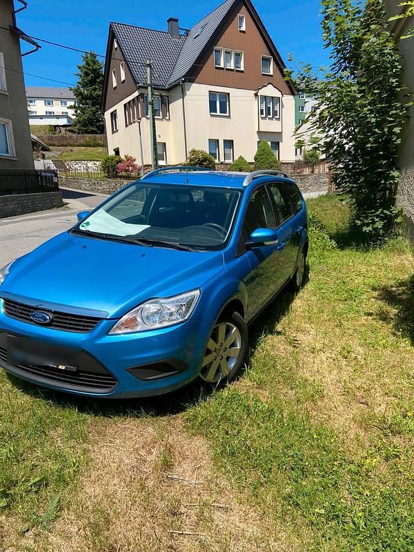 Blau Gebraucht 2010 Ford Focus Kombi | 6.500 € - Bild 1/4