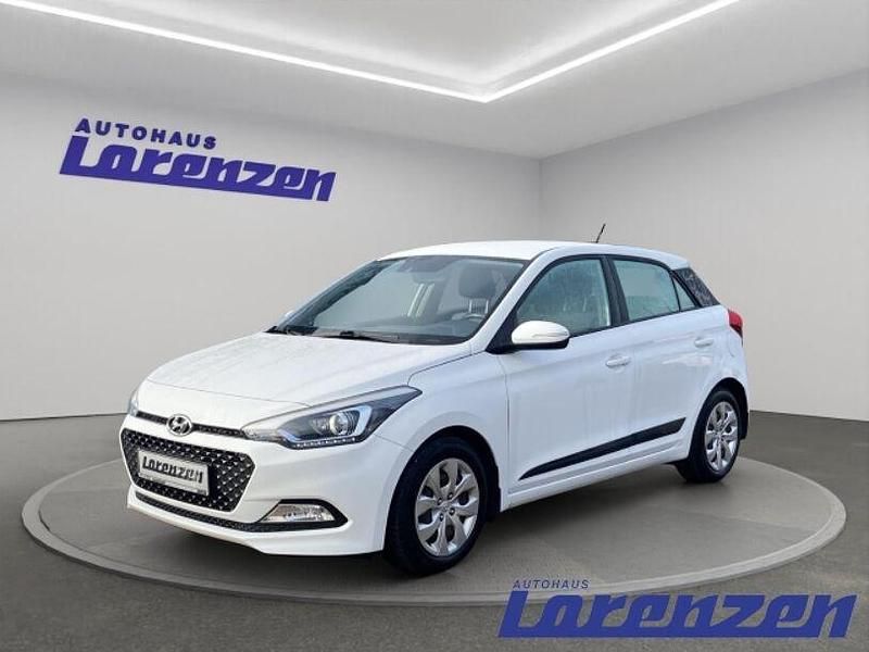 Weiß Gebraucht 2015 Hyundai i20 Trend Limousine | 9.980 € (Fairer Preis) - Bild 1/4
