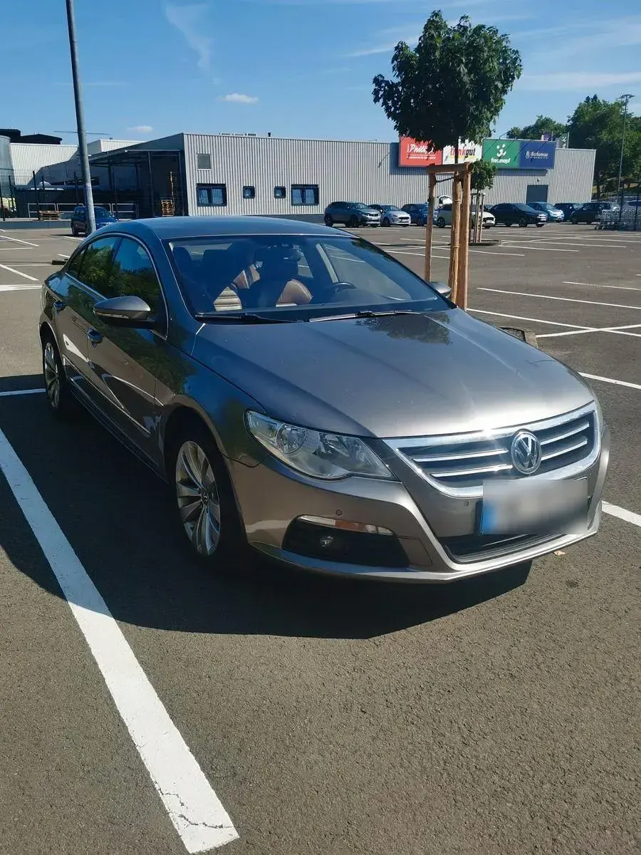 Gebraucht VW Passat 140 PS (102 kW) 2012 Braun Coupé