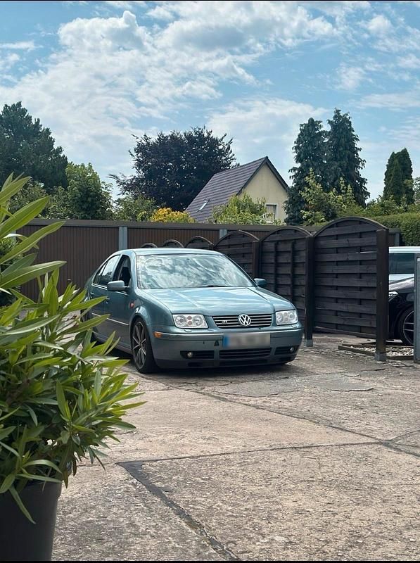 Gebraucht VW Bora 105 PS (77 kW) 2004 Blau Limousine