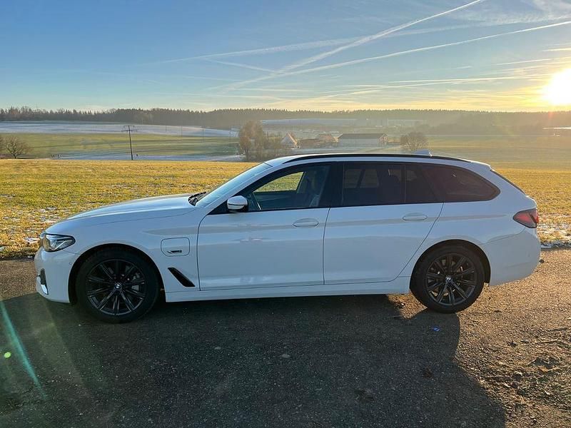 Gebraucht BMW 530e Luxury Line 292 PS (214 kW) 2023 Weiß Kombi