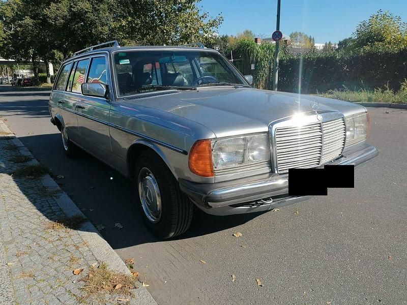 Grau Gebraucht 1981 Mercedes 300 Kombi | 20.900 € - Bild 1/4