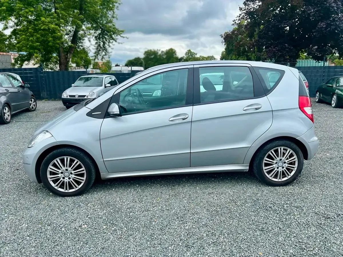 Gebraucht Mercedes A180 116 PS (85 kW) 2011 Silber Kleinwagen