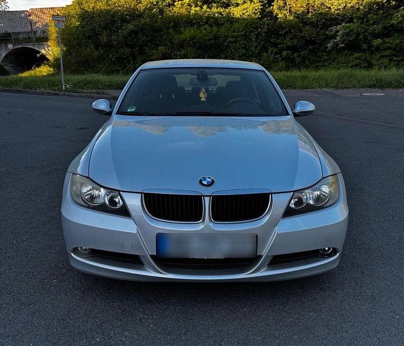 Second-hand BMW 320 163 CP (119 kW) 2006 Argintiu Berlinǎ