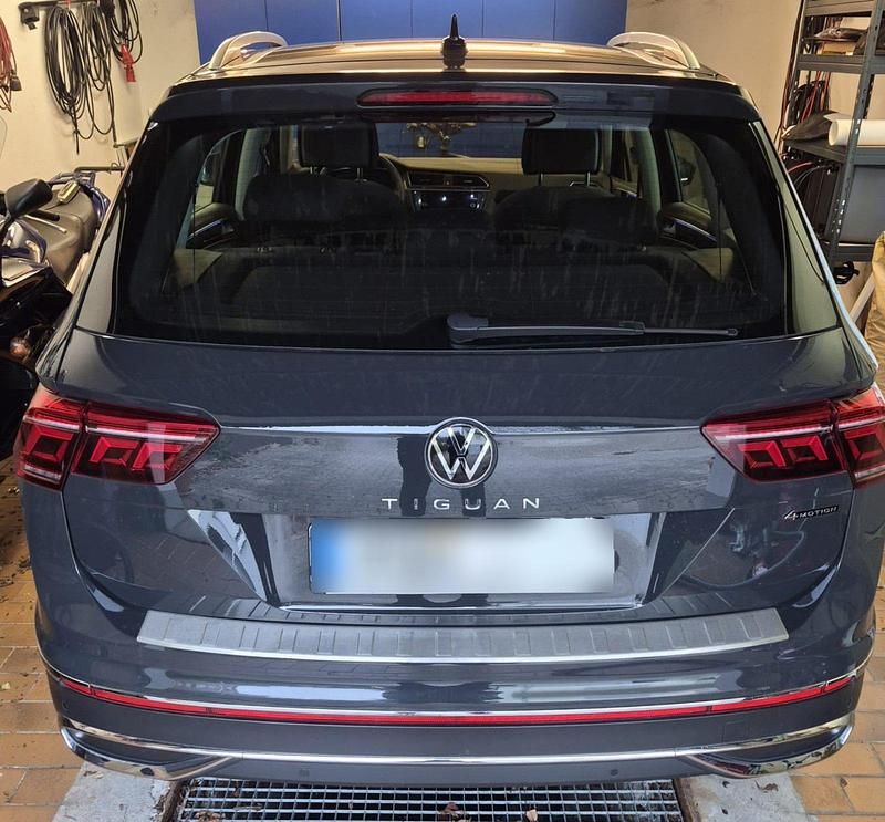 Gebraucht VW Tiguan 190 PS (139 kW) 2022 Grau SUV