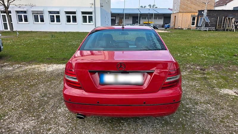 Gebraucht Mercedes C200 184 PS (135 kW) 2012 Rot Limousine