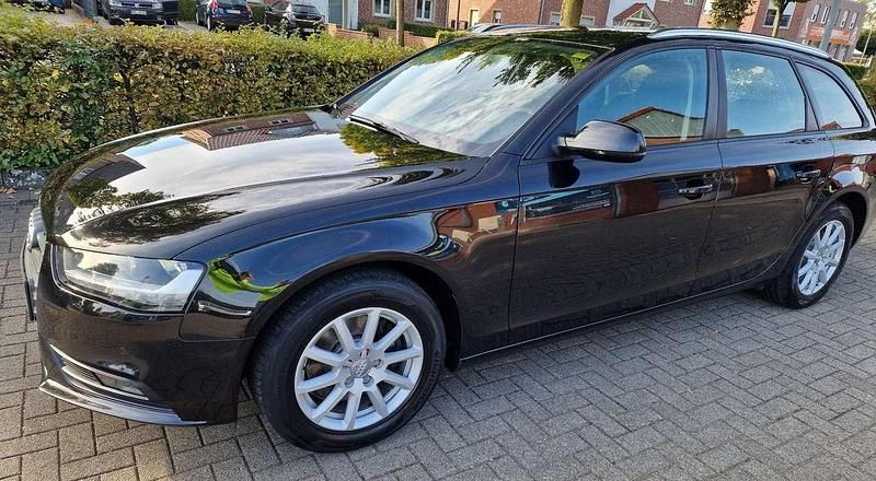 Schwarz Gebraucht 2012 Audi A4 Ambition Kombi | 7.690 € (Guter Preis) - Bild 1/4
