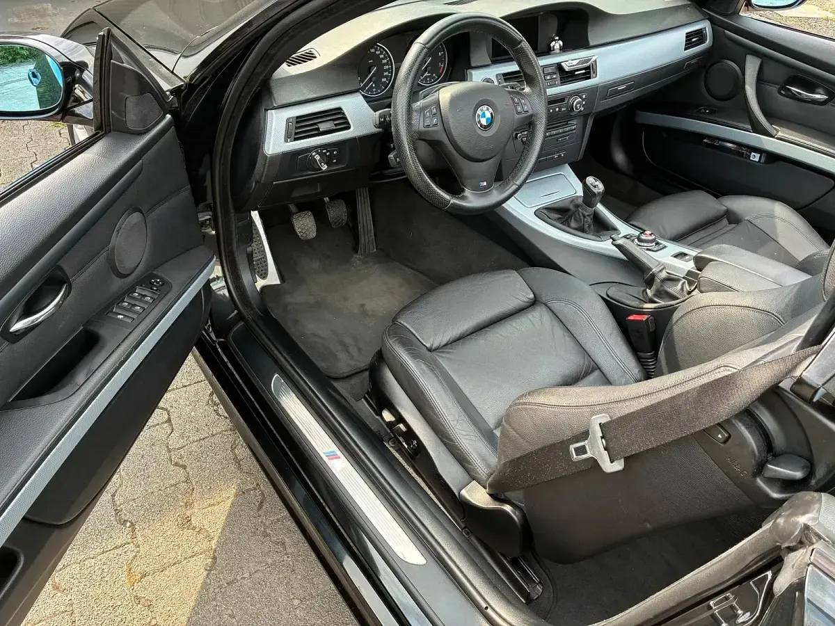 Gebraucht BMW 320 Cabriolet M Sport 170 PS (125 kW) 2009 Schwarz Cabrio