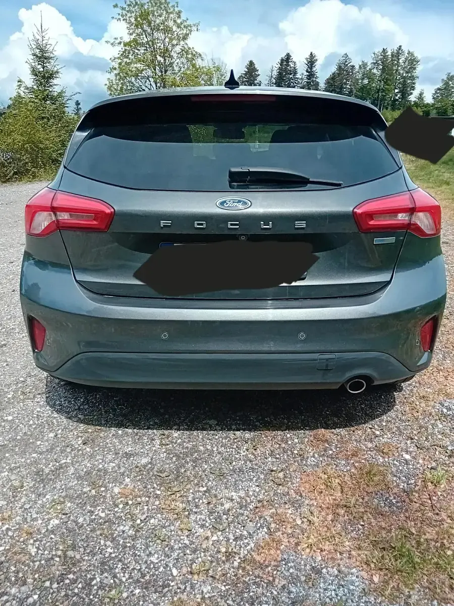 Gebraucht Ford Focus Titanium 120 PS (88 kW) 2018 Grau Limousine