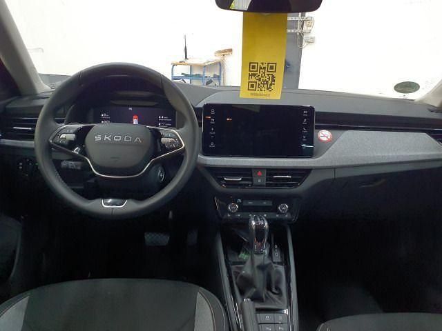 Gebraucht Skoda Scala Tour 150 PS (110 kW) 2025 Moonweiß perleffekt Kleinwagen