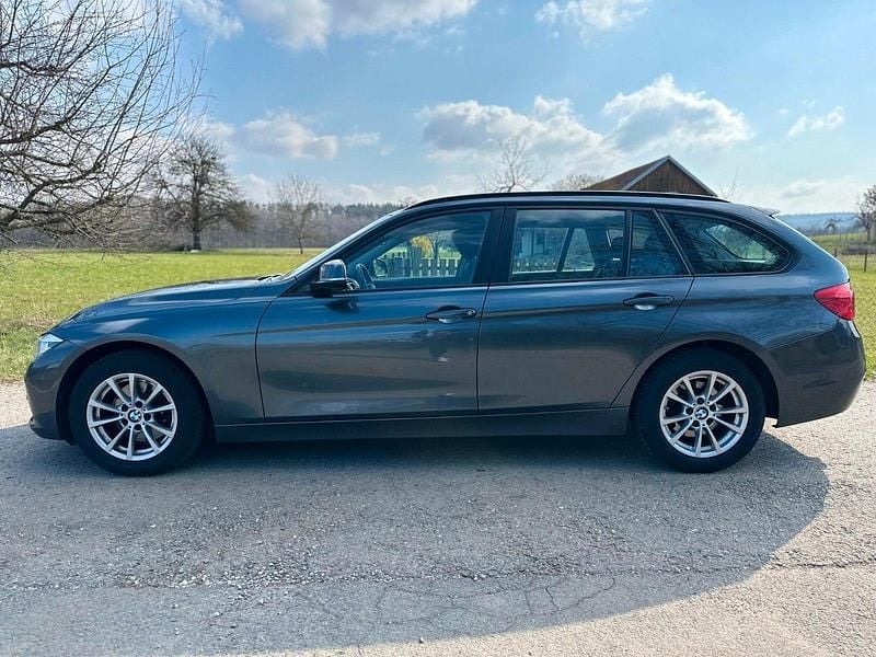 Gebraucht BMW 320 Advantage 190 PS (139 kW) 2017 Grau Kombi